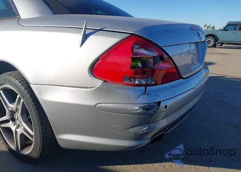 2005 Mercedes-Benz Sl 500 z USA, uszkodzony, nr VIN WDBSK75F55F090385